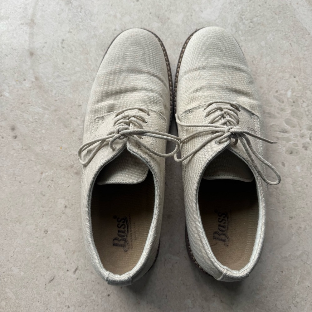 Bass Men's Off-White Canvas Oxfords